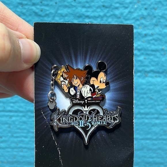Disney Kingdom Hearts Mickey Mouse HD 2.5 Remix Square Enix Collector’s Pin - Picture 5 of 12
